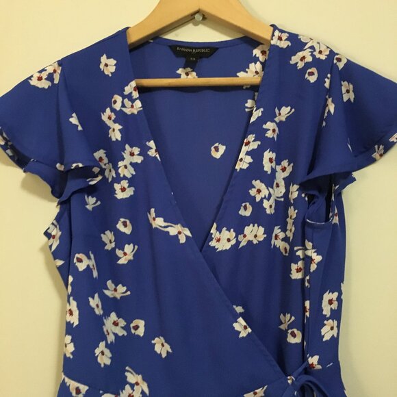 Banana Republic Blue Floral Tie Wrap Top - Picture 3 of 13